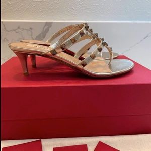Valentino Garavani Rockstud Metallic Calfskin Thong Slide Sandals 36(Runs large)